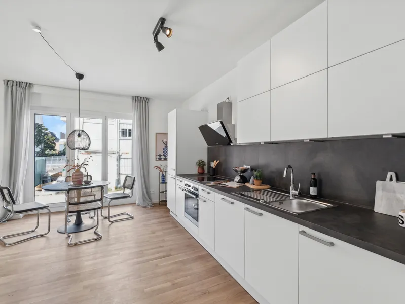 Moderne 3-Zimmer-Wohnung: Stilvoller Neubau in attraktiver Lage mit Einbauküche und Balkon — photo 1